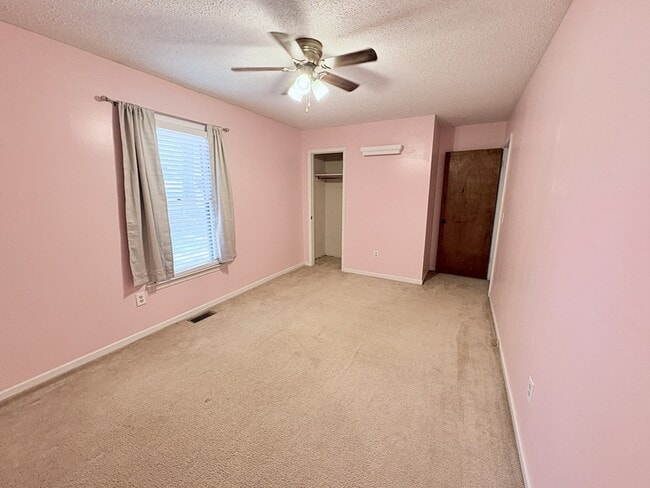 Building Photo - 127 Cedar Creek Cir