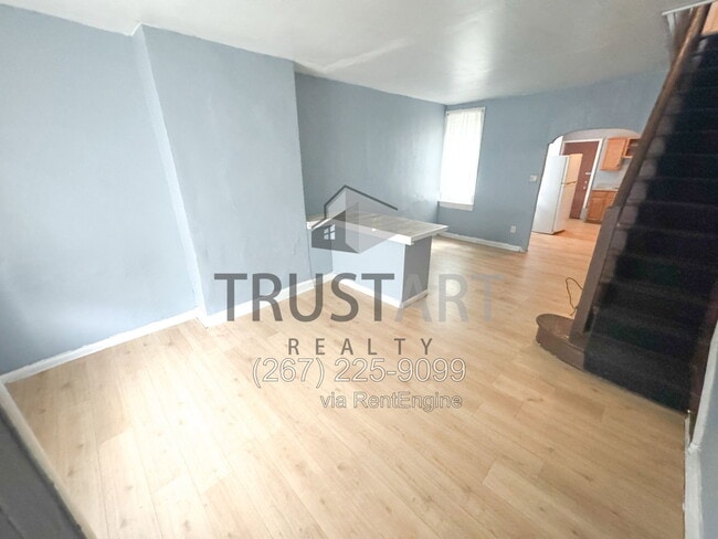 Building Photo - 3110 Custer St