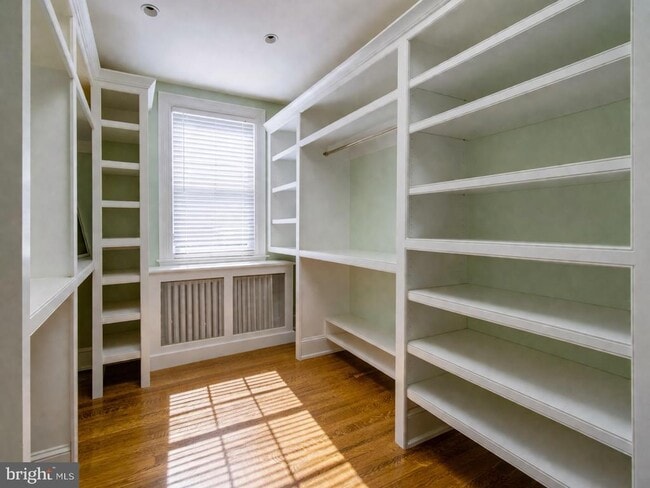 Building Photo - 2127 Leroy Pl NW