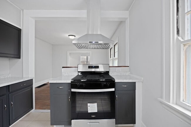 Building Photo - HYDE PARK -Move In This Week, Get $500 Bac...