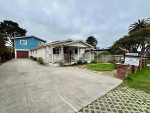 Building Photo - Lovely 3 bedroom 2 bathroom home with larg...