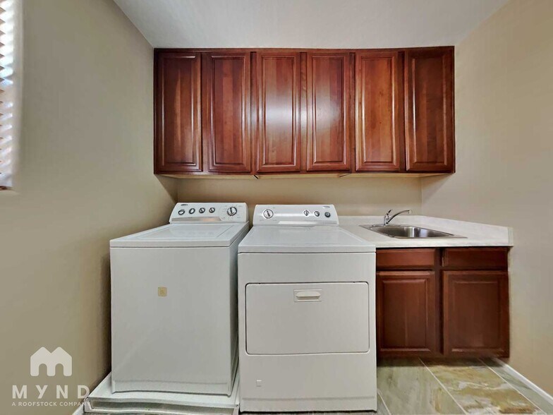 Building Photo - 3518 E Bartlett Dr