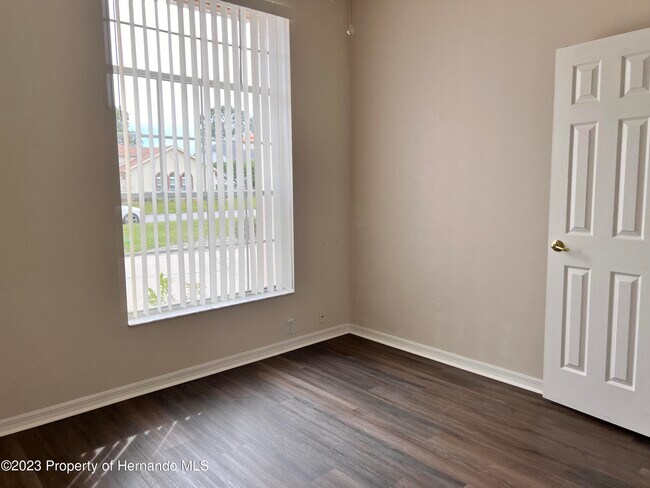 Building Photo - 9369 Ashley Dr