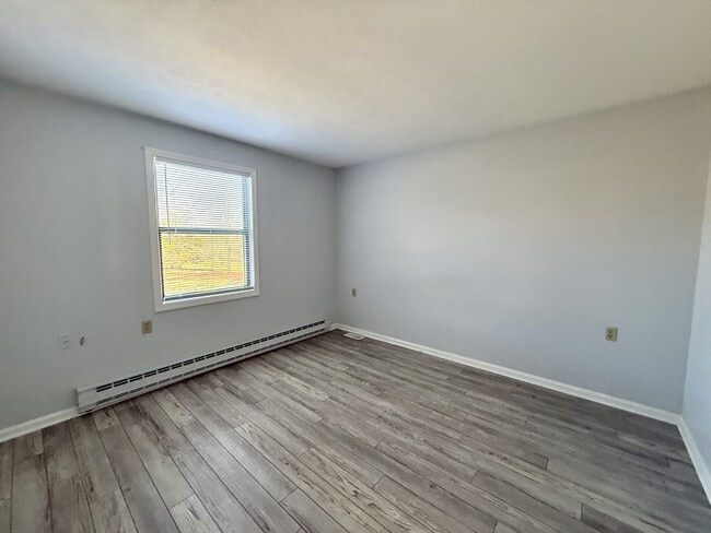 Building Photo - 24 Canter Ct