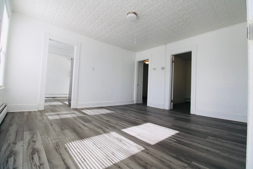 Building Photo - 61 N Leonard St