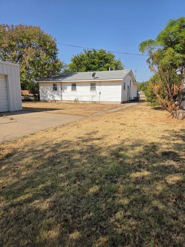 Building Photo - 516 S Park Ln