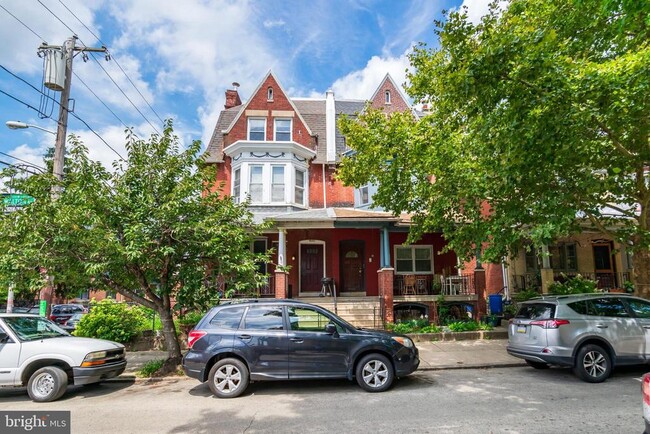 Building Photo - 4841 Walton Ave