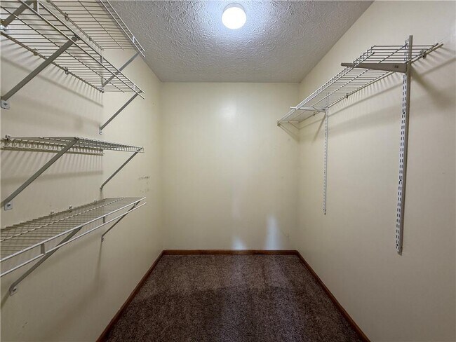Building Photo - 4069 Shady Dr NW