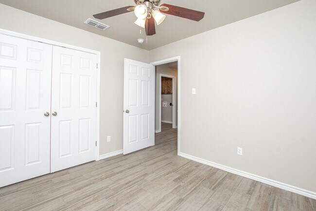 Building Photo - 2551 Leroy Ln