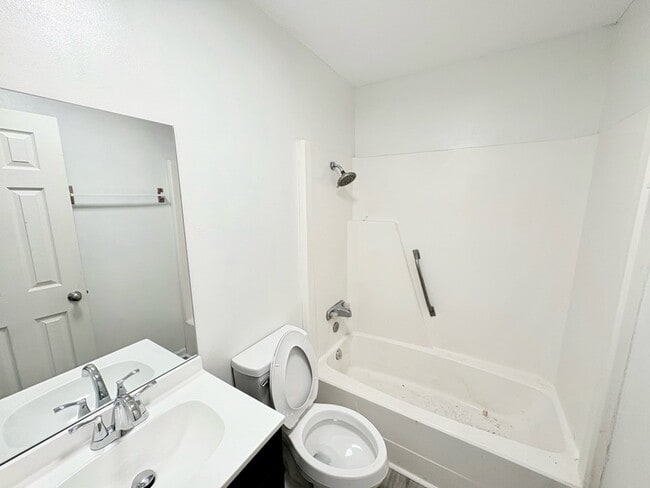 Building Photo - 207 Cochran Rd