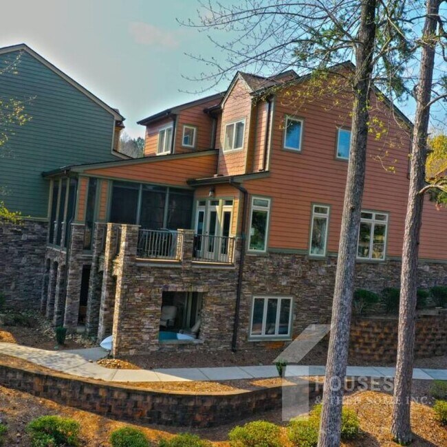 Building Photo - 323 Blue Water Way