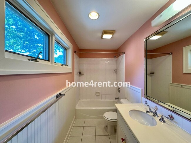 Building Photo - Charming Dutch Colonial in Brookside w/ an Updated Kitchen, Wood Floors, Fenced Yard and a Finish...