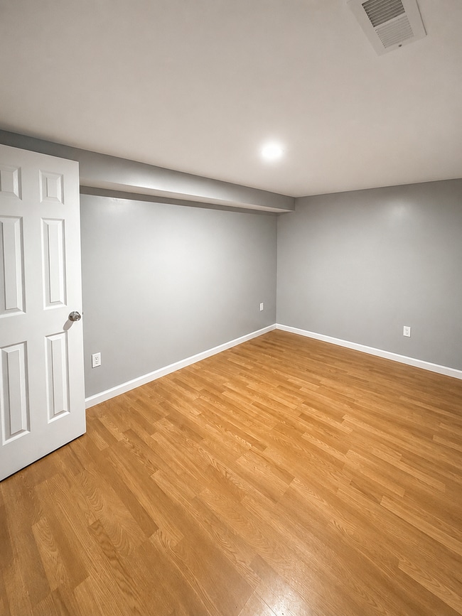 Building Photo - Beautifully Updated 3 Bedroom Home with Finished Basement