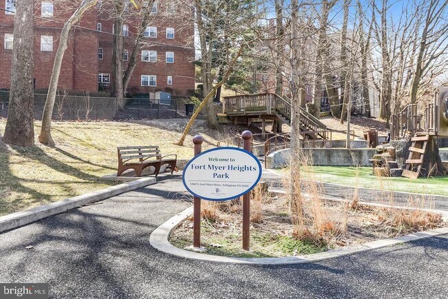 Building Photo - 1320 Fort Myer Dr