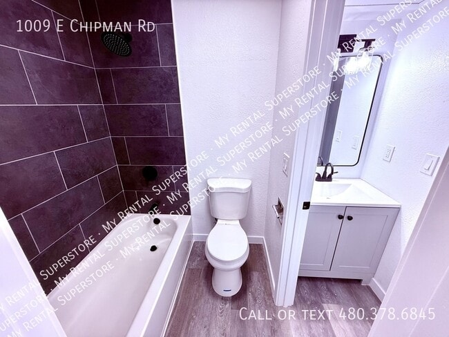 Building Photo - 1009 E Chipman Rd