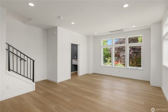 Building Photo - 3636 Greenwood Ave N