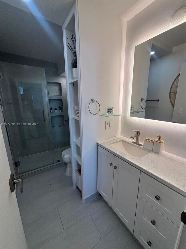 Building Photo - 2350 NE 135th St