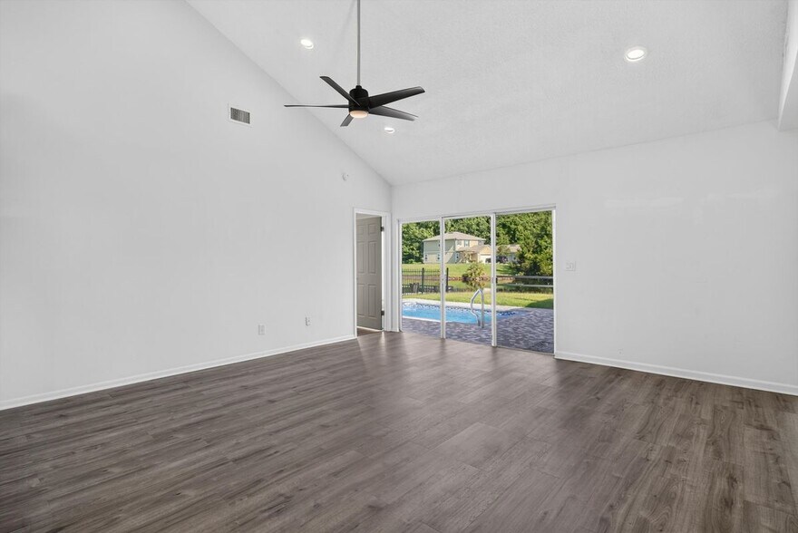 Building Photo - 7812 Linkside Dr