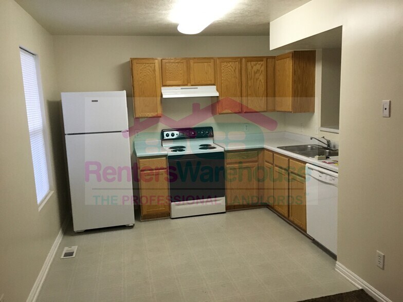 Building Photo - 784 N 170 W