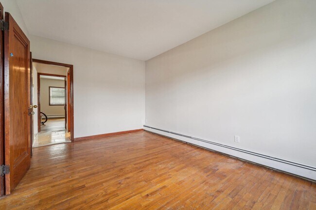 Building Photo - 106 Lincoln Ave