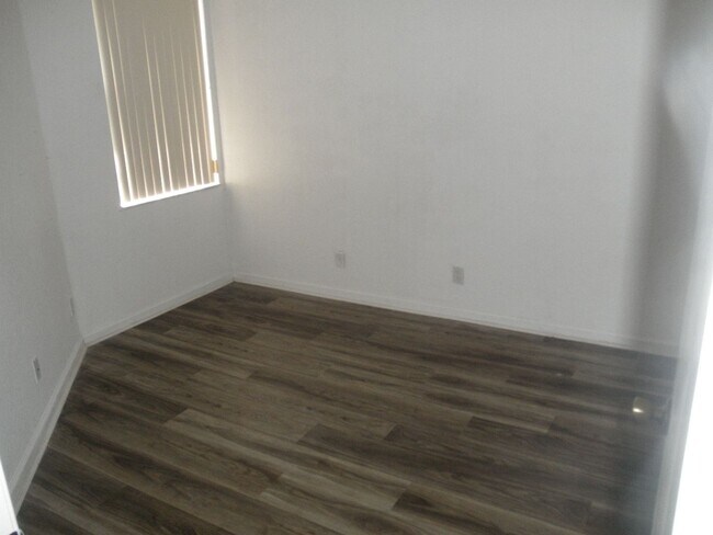 Building Photo - 798 Summit Lake Dr