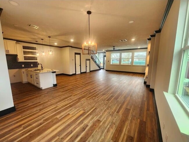 Building Photo - 1002 Natchez Ave