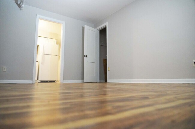 Interior Photo - Clifton 3025