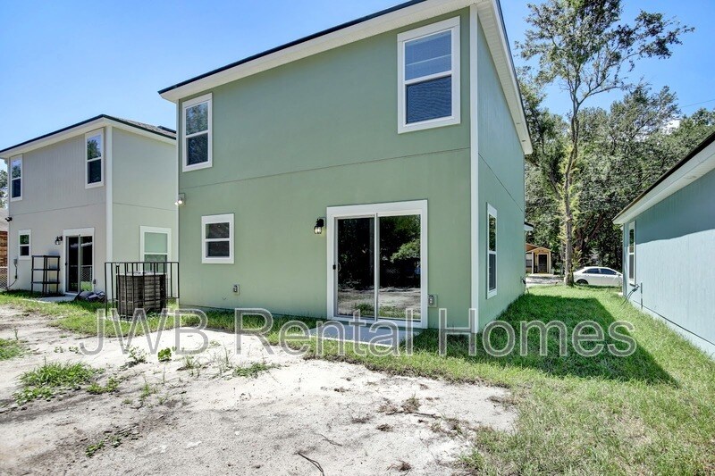 Building Photo - 1725 W 9th St