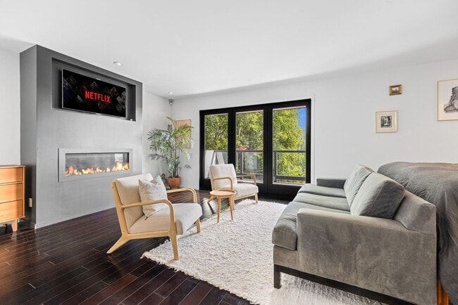 Building Photo - Architectural Contemporary with Panoramic ...
