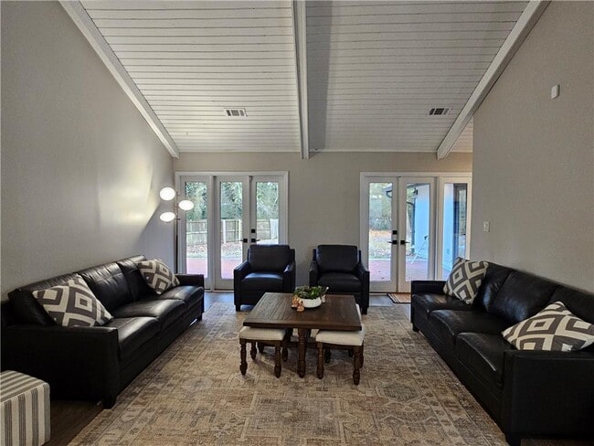 Building Photo - 1052 Indian Hills Pkwy NE