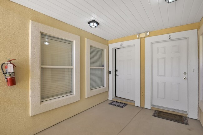 Building Photo - Great 2 bedroom/ 2 bathroom, 1 car garage ...