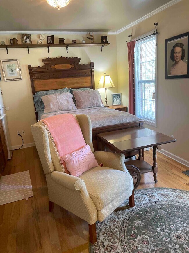 Building Photo - 176 Schools Dr