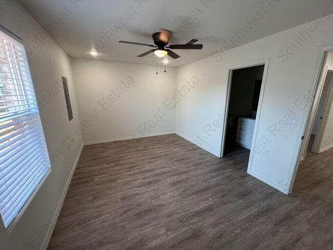 Building Photo - Brand new 2 bedroom 2 bath duplex
