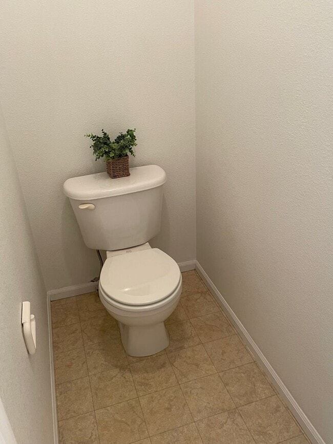 Building Photo - Townhome -2 bed 2.5 bath + bonus area