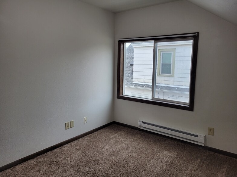 Building Photo - 2240 West Ave S