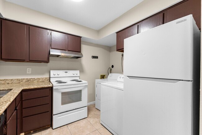 Building Photo - 9350 Country Creek St