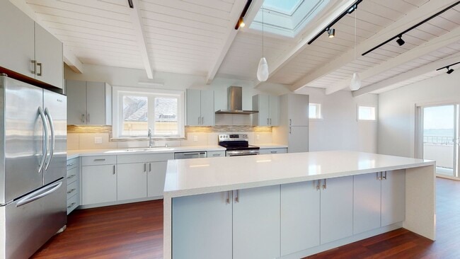 Building Photo - Kensington Beauty!