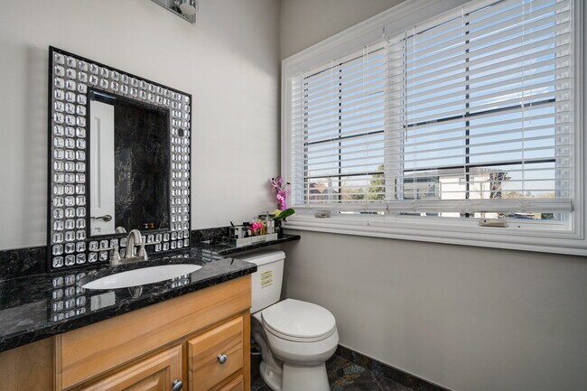 Building Photo - 5126 N Mission Dr