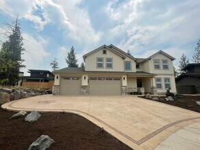 Building Photo - Newer Home in Shevlin West with Mountain V...