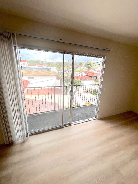 Building Photo - 147 Avenida Serra