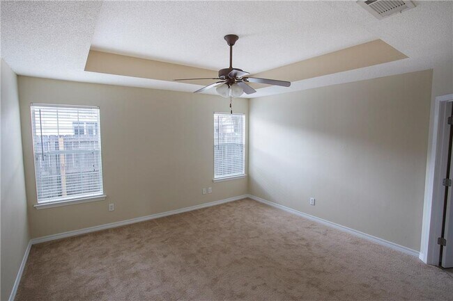 Building Photo - 2159 Seasons Ct