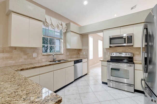 Building Photo - 11081 Springbrook Cir