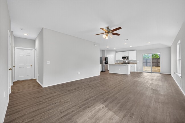 Building Photo - 15171 Willow Tree Ln