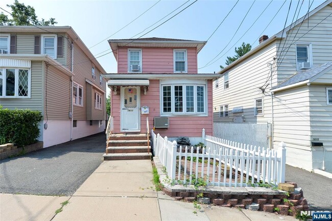 Building Photo - 1611 82nd St