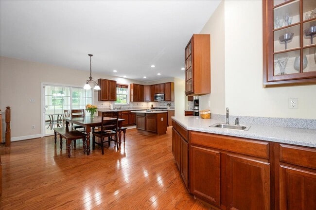 Building Photo - Short Term / Corporate Rental Available