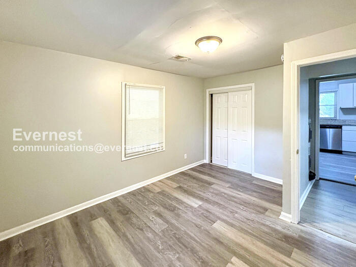 Building Photo - 5404 Bryant Blvd