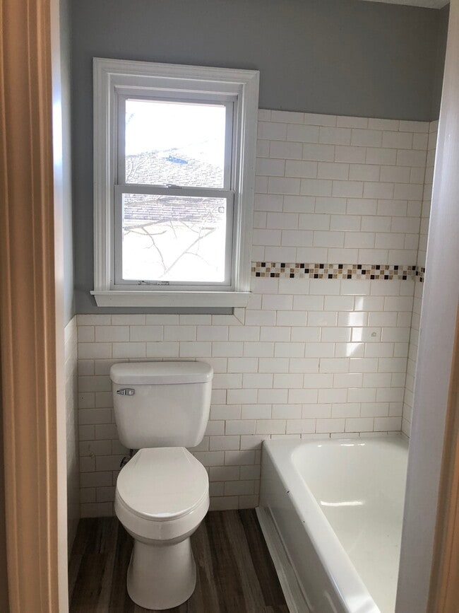 Building Photo - Beautiful  4 bedroom Remodeled Home in Ravenwood  Springfield MO