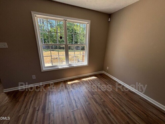 Building Photo - 337 Americana Dr