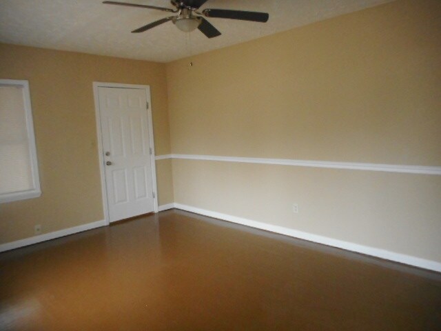 Building Photo - 5430 Palm Cir