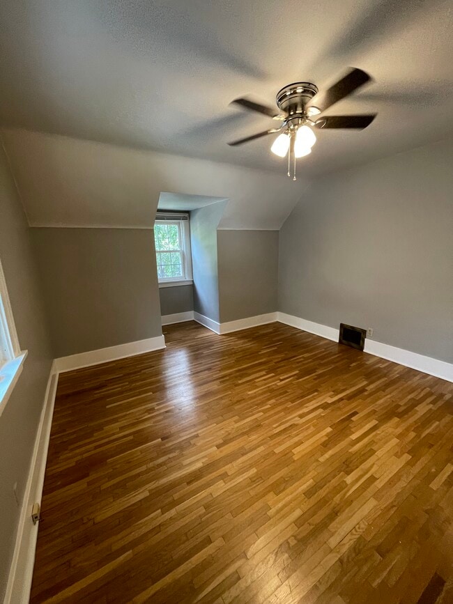 Building Photo - 2318 Storm St